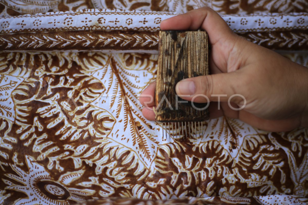Pelestarian batik complongan pewarna alam