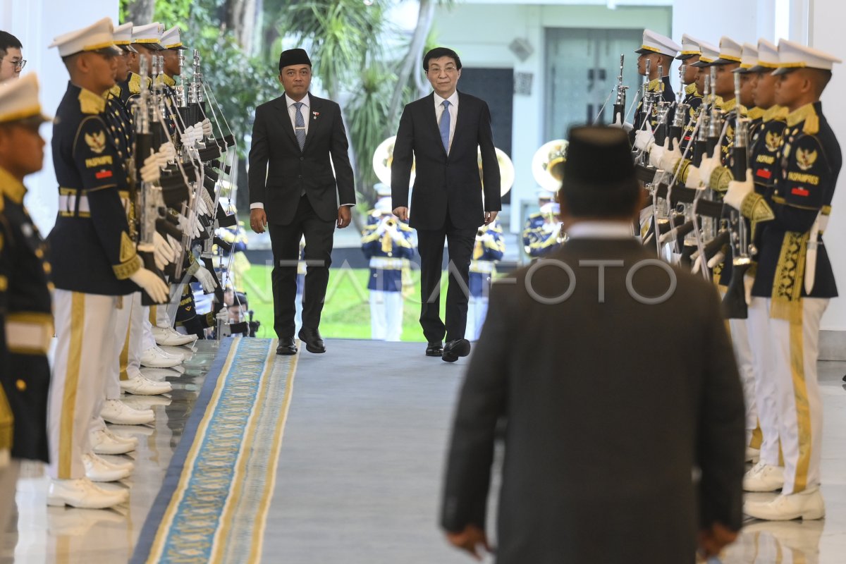 Le Pr&eacute;sident Prabowo re&ccedil;oit la visite du Pr&eacute;sident de l&#039;Assembl&eacute;e nationale populaire de Chine