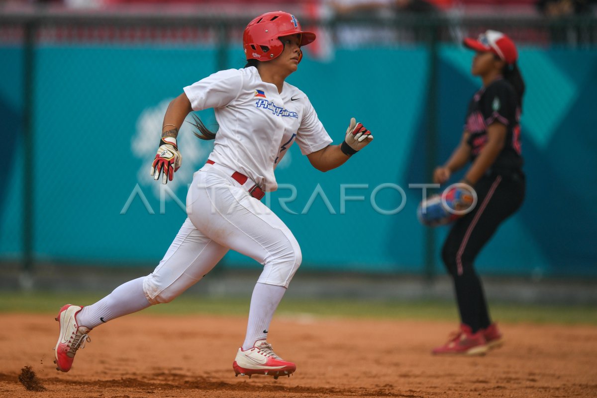 SOFTBALL GIRLS FILIPHINA VS INDONESIA ASIAN GAMES 2018 | ANTARA Foto