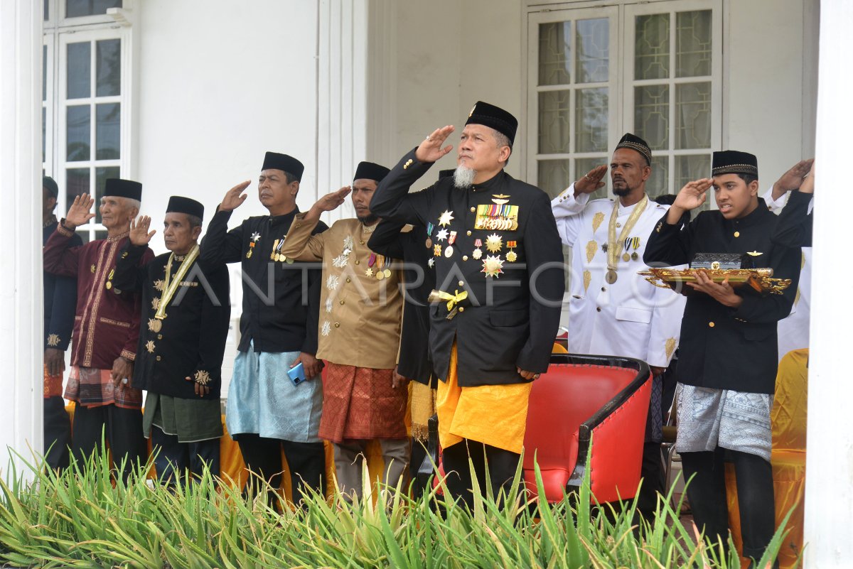NATURAL TRADITION OF THE ROYAL SWORD ACEH NEW YEAR ISLAM