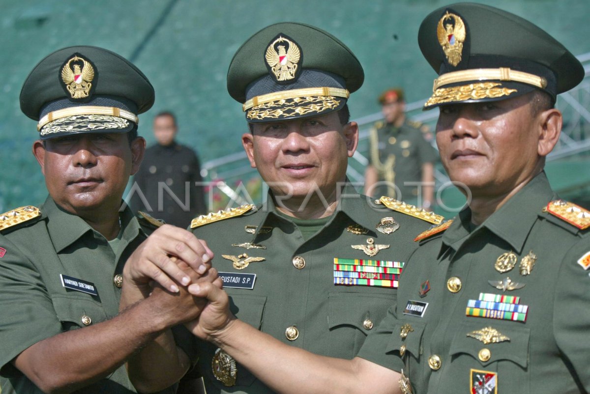 Ogzaki jinsiy aloqa Qizning oqib chiqayotgan sutini yalash