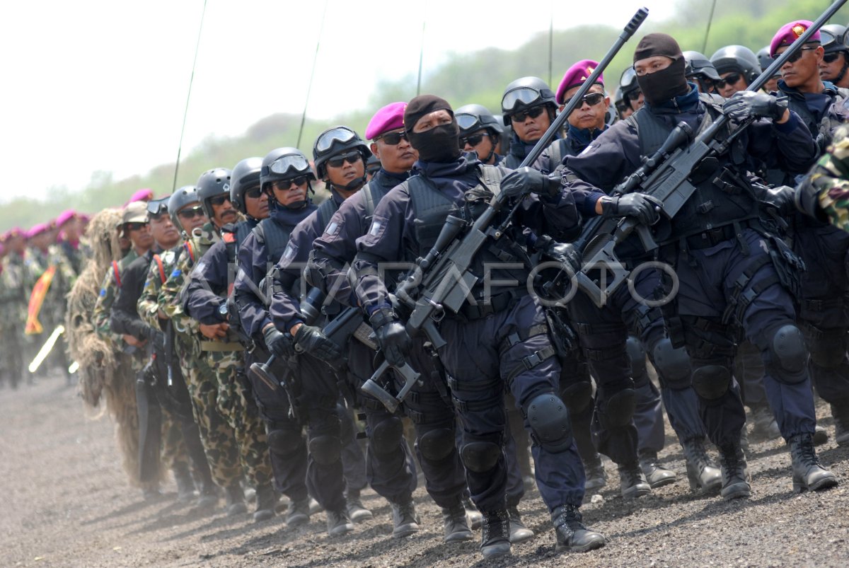 DEFILE PASUKAN MARINIR