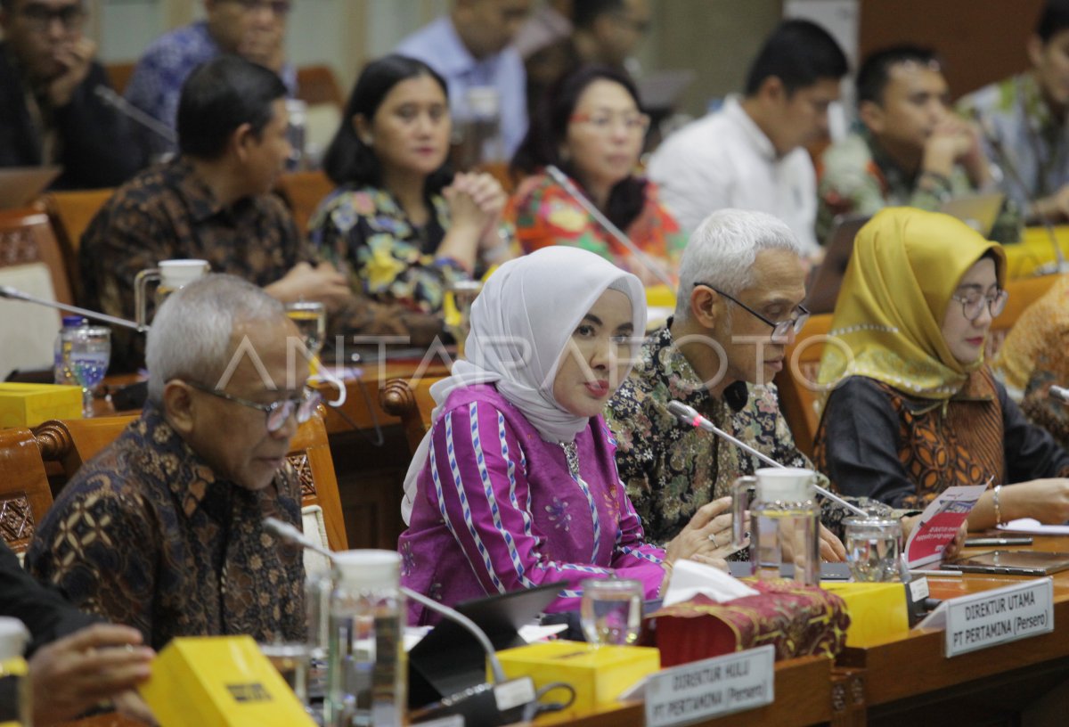 RDP PERTAMINA DENGAN KOMISI VI DPR | ANTARA Foto