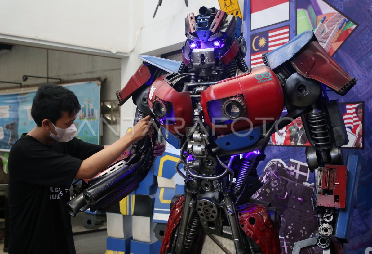 LEARN CLIMBING IN TANGSEL ROBOT VILLAGE