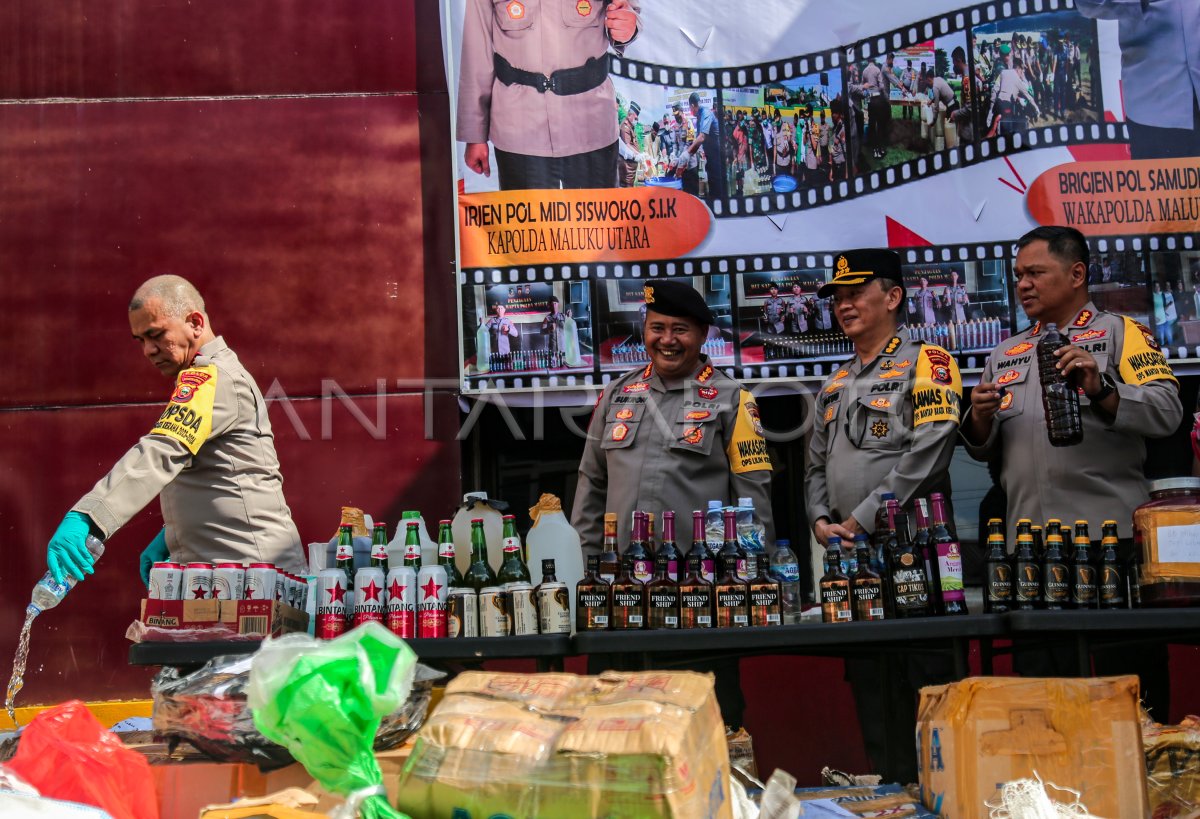 Polda Maluku Utara musnahkan ribuan botol miras