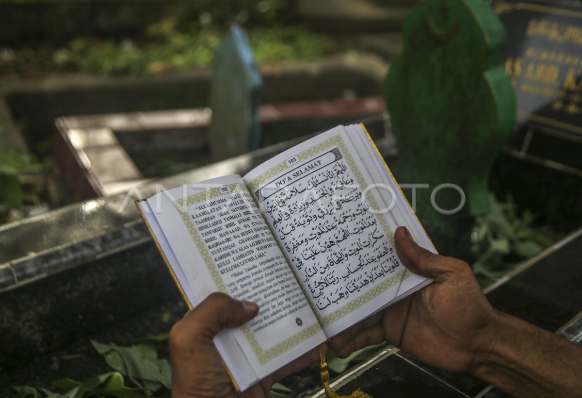 Ziarah kubur Hari Raya Idul Adha di Ternate