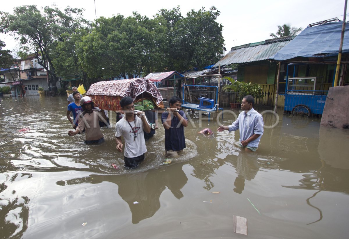 FLOOD IN JAKARTA | ANTARA Foto