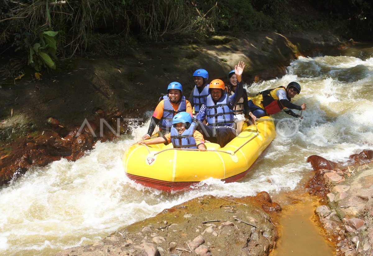 Wisata arung jeram Sungai Samir