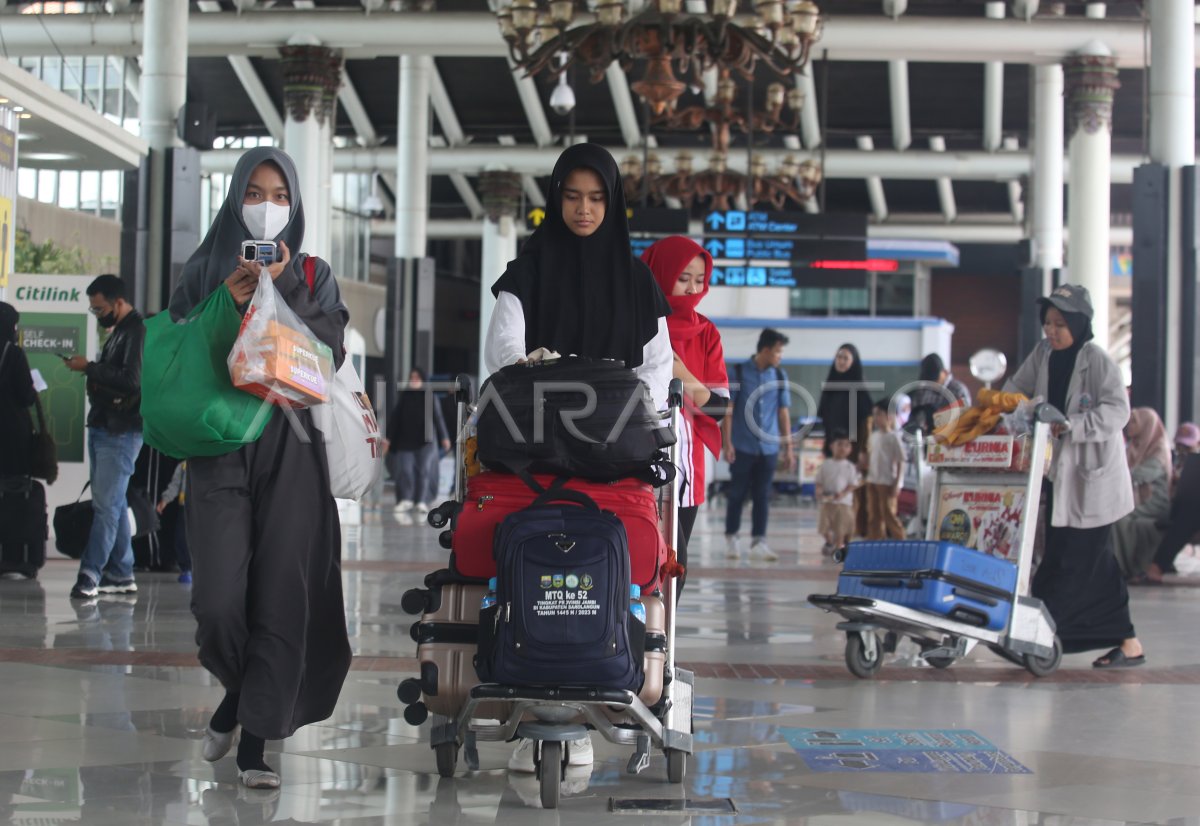 Prediction of movement of air transport passengers Width 2025
