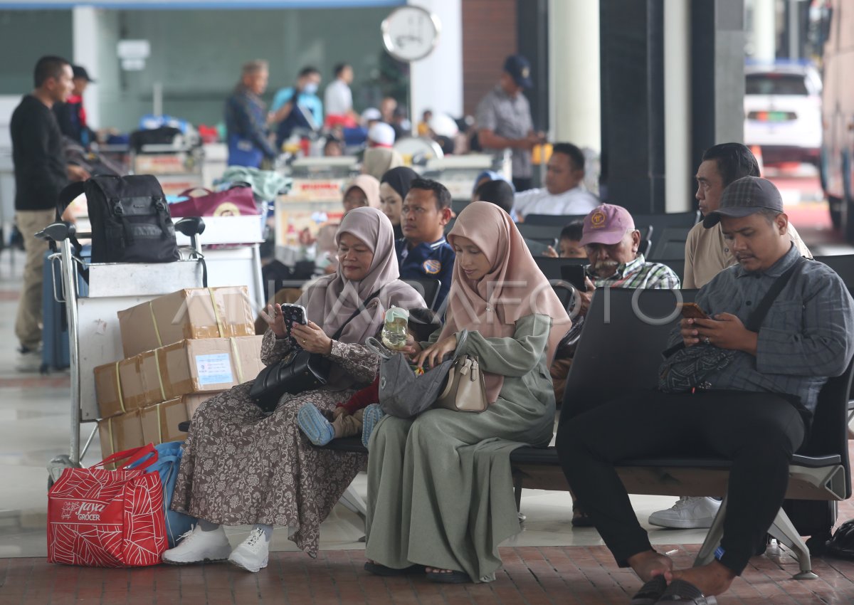Prediction of movement of air transport passengers Width 2025
