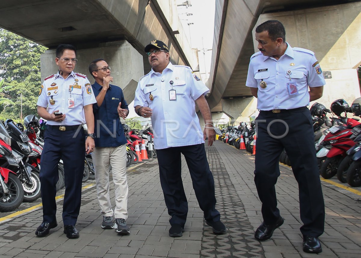 Rano Karno tinjau hasil revitalisasi kantong parkir MRT