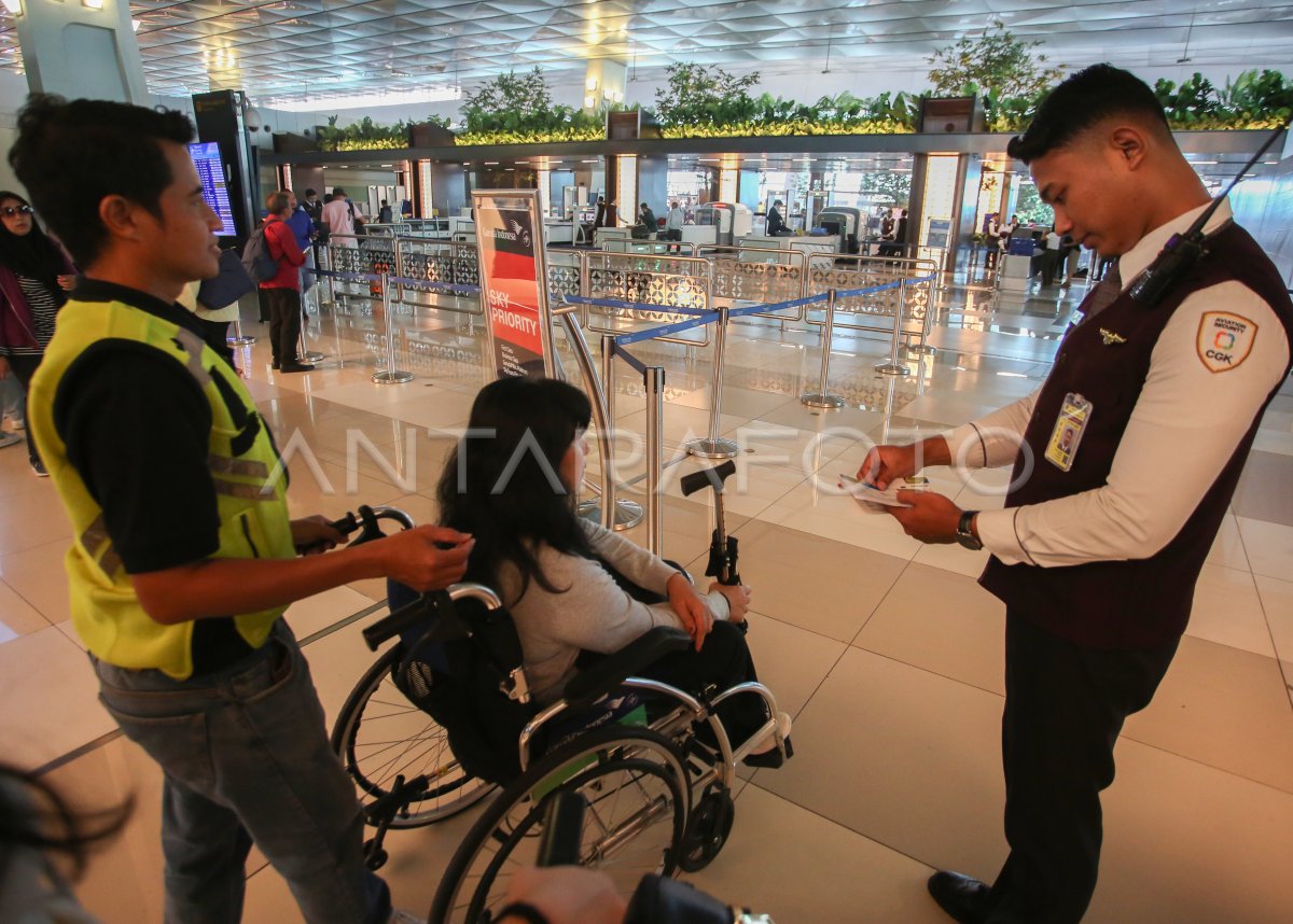 Soekarno Hatta Airport awarded Skytrax World Award