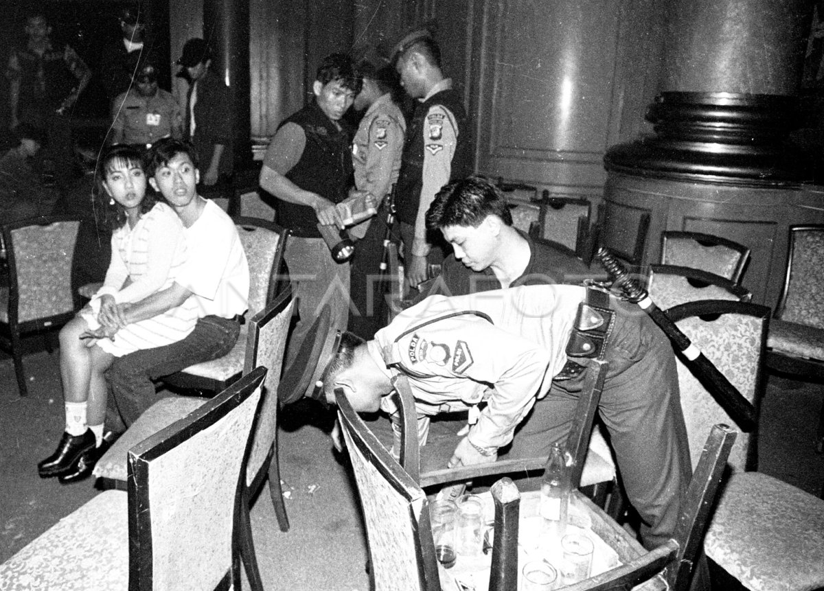 RAZIA PENGUNJUNG DISKOTIK HAILAI ANCOL | ANTARA Foto