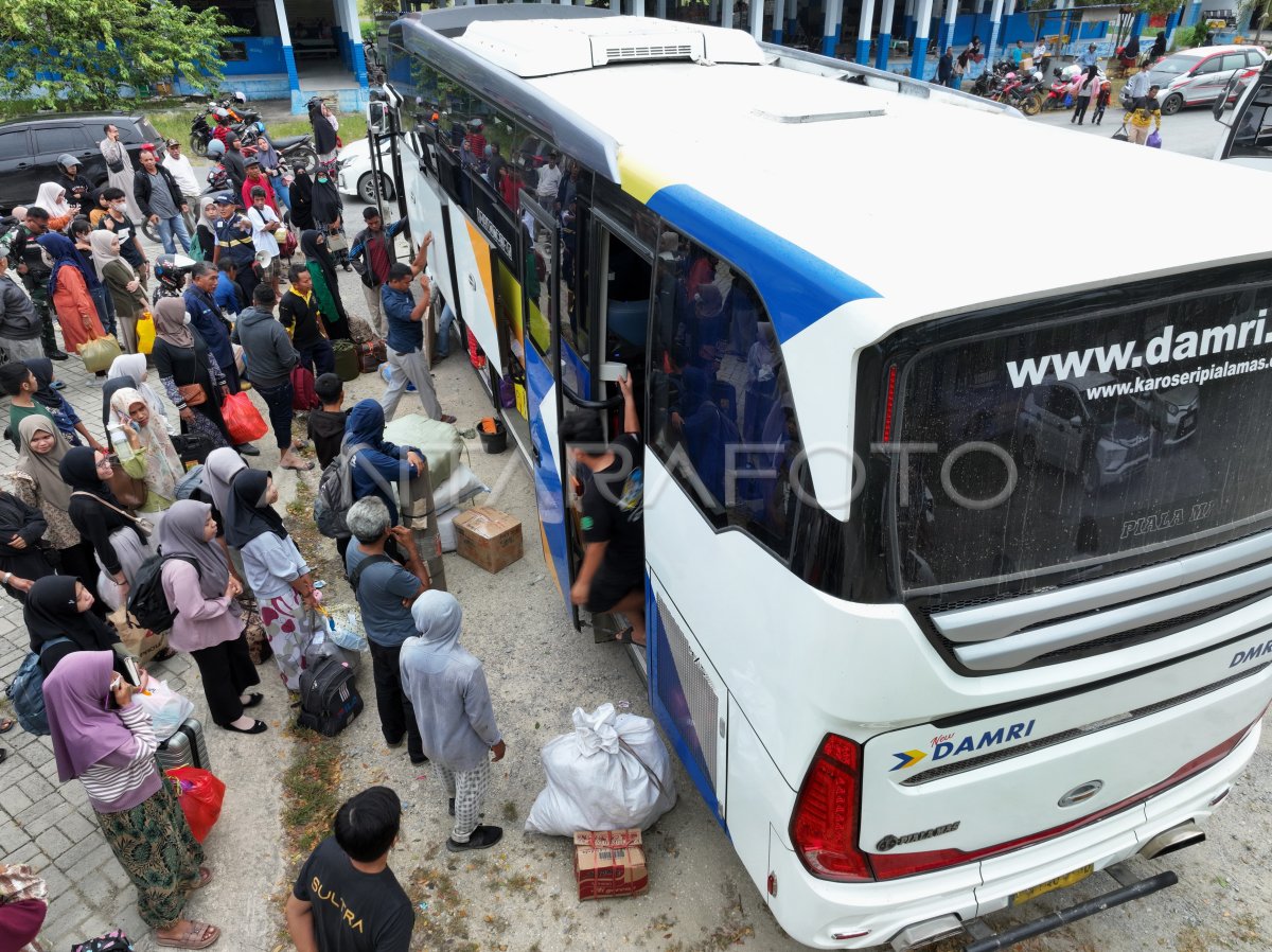 Mudik awal di Terminal Baruga