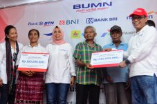 BTN BANTU ELEKTRIFIKASI DI LARANTUKA