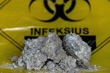 MELEBUR LIMBAH MEDIS INFEKSIUS