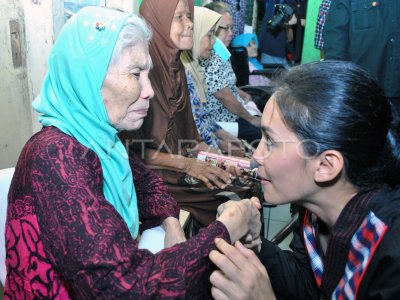 MEMPERINGATI HARI IBU.