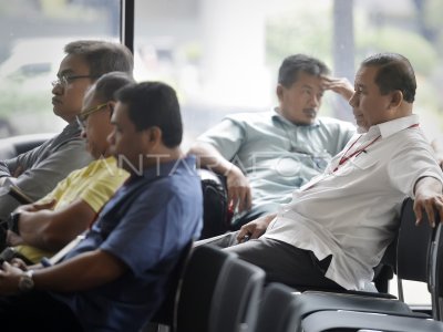 AMRAN MUSTARI DIPERIKSA KPK