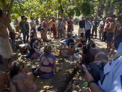 PEMERIKSAAN IMIGRASI KOMUNITAS BACKPACKER