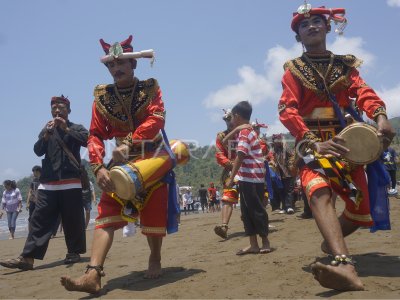 TRADISI GREBEG SURO TULUNGAGUNG