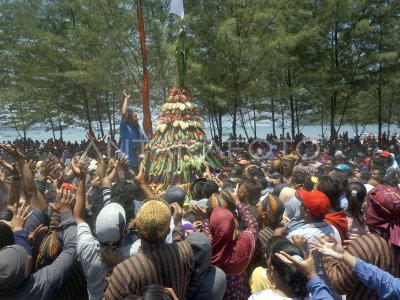 TRADISI GREBEG SURO TULUNGAGUNG