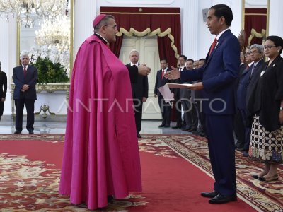 PRESIDENT RECEIVED DUBES LBBP