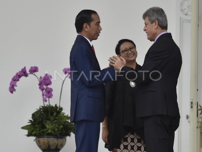 PRESIDENT RECEIVED DUBES LBBP