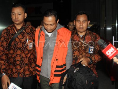 KPK TAHAN PANITERA PN SUMUT