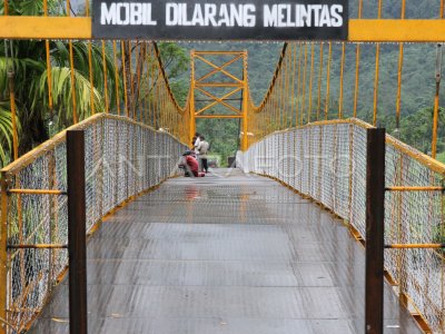 PEMBANGUNAN JEMBATAN GANTUNG DAERAH TERPENCIL