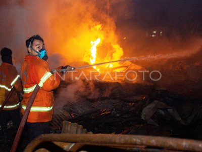 FIRE WOODEN PALLET FACTORY