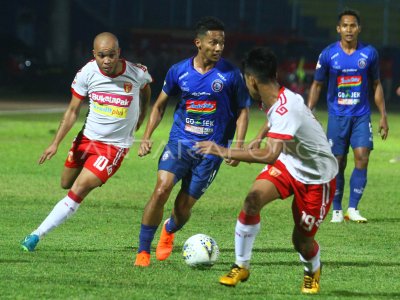 AREMA TAKLUKKAN BADAK LAMPUNG