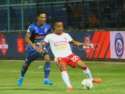 AREMA TAKLUKKAN BADAK LAMPUNG