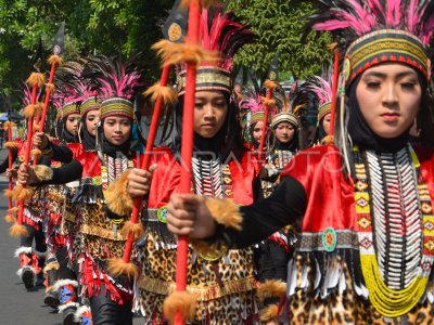 BEAUTIFUL STREET MOTION HUT RI IN JOMBANG