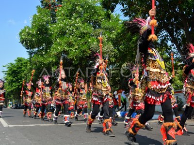 BEAUTIFUL STREET MOTION HUT RI IN JOMBANG