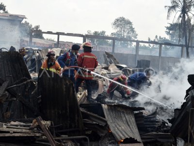 FIRE WAREHOUSE WOOD PALLET MAKING