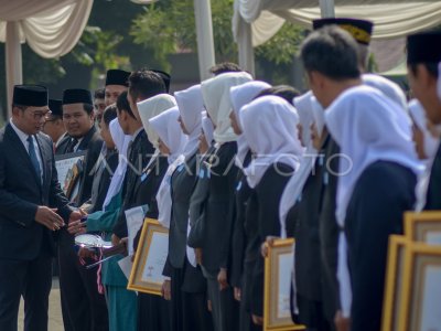 PERINGATAN HARI GURU DI BANDUNG