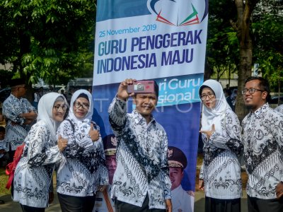 PERINGATAN HARI GURU DI BANDUNG