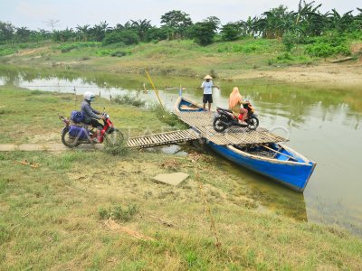 JASA PERAHU PENYEBERANGAN SUNGAI