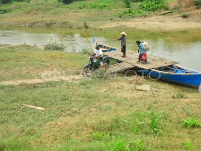 JASA PERAHU PENYEBERANGAN SUNGAI