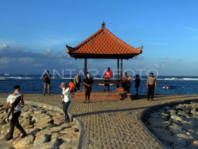 PENUTUPAN PANTAI SANUR SAAT PPKM DARURAT | ANTARA Foto