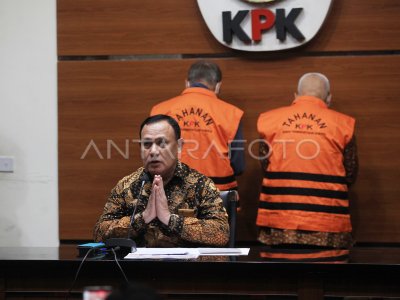 KPK TAHAN MANTAN WALIKOTA BANJAR DAN PENYUAP