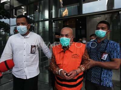 KPK TAHAN MANTAN WALIKOTA BANJAR DAN PENYUAP