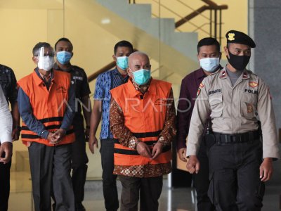 KPK TAHAN MANTAN WALIKOTA BANJAR DAN PENYUAP