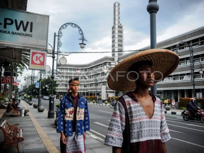PENAMPILAN FESYEN DI RUANG PUBLIK