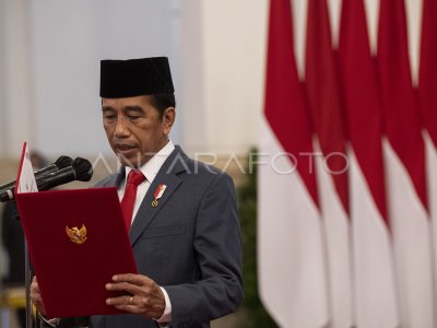 PRESIDEN JOKO WIDODO MELANTIK PENGURUS BPIP