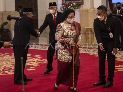 PRESIDEN JOKO WIDODO MELANTIK PENGURUS BPIP