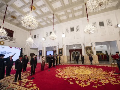 PRESIDEN JOKO WIDODO MELANTIK PENGURUS BPIP