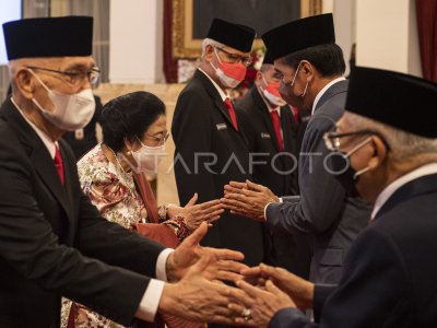 PRESIDEN JOKO WIDODO MELANTIK PENGURUS BPIP