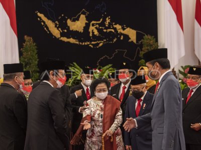 PRESIDEN JOKO WIDODO MELANTIK PENGURUS BPIP