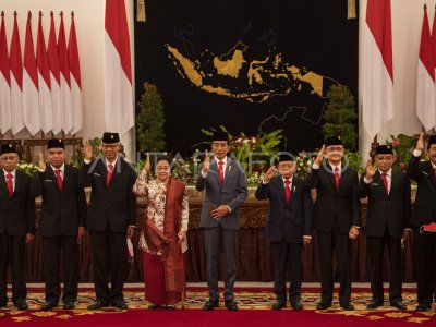PRESIDEN JOKO WIDODO MELANTIK PENGURUS BPIP
